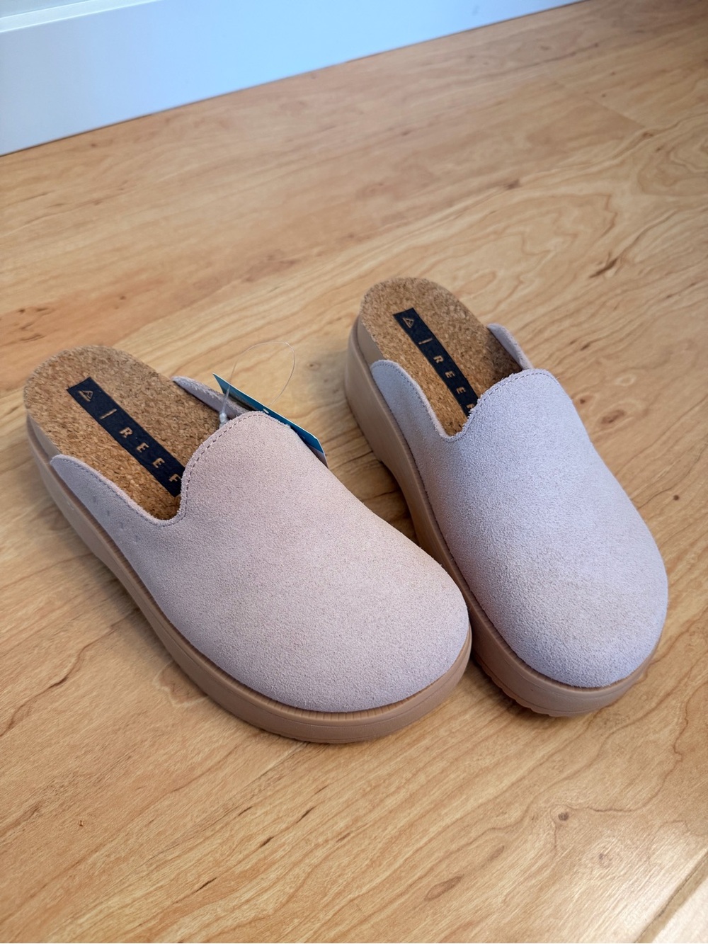Reef Vista Skye Women's Beige Suede Mule
Slippers Cushioned Cork Insole US 5